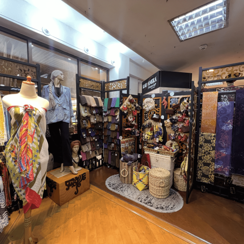 Jafiqa Couture Boutique Interior (5314) Jafiqa Couture Boutique Interior (5314)